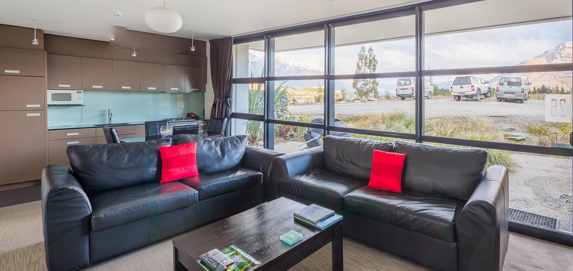 Swiss-Belsuites Pounamu Queenstown Exterior foto The lounge area of a two-bedroom apartment at the hotel