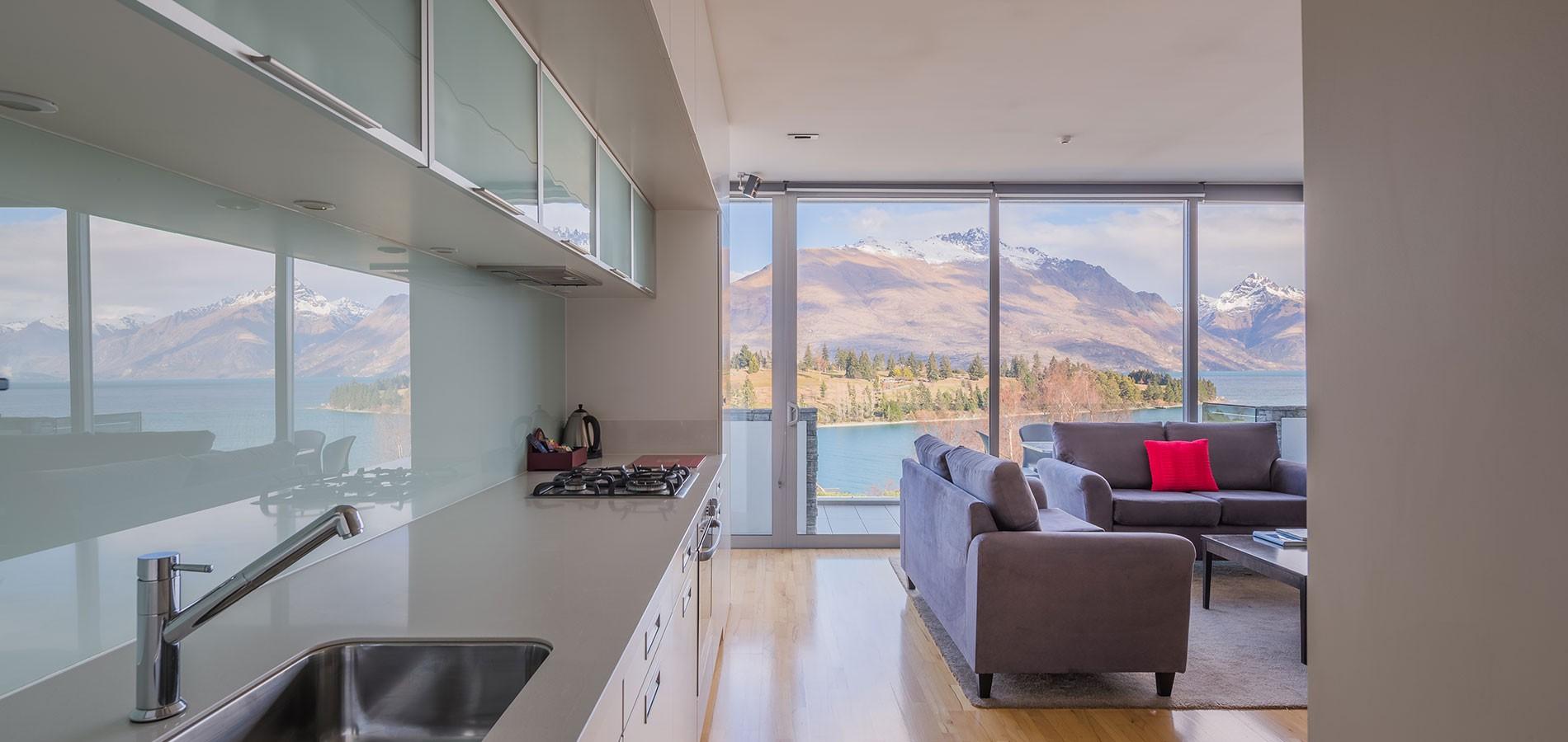 Swiss-Belsuites Pounamu Queenstown Exterior foto A kitchen and living room in a modern house