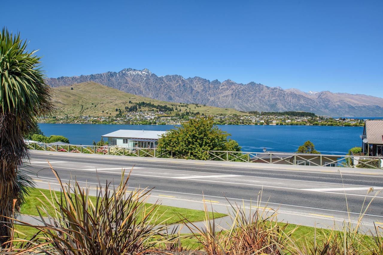 Swiss-Belsuites Pounamu Queenstown Exterior foto View of the Remarkables from Queenstown