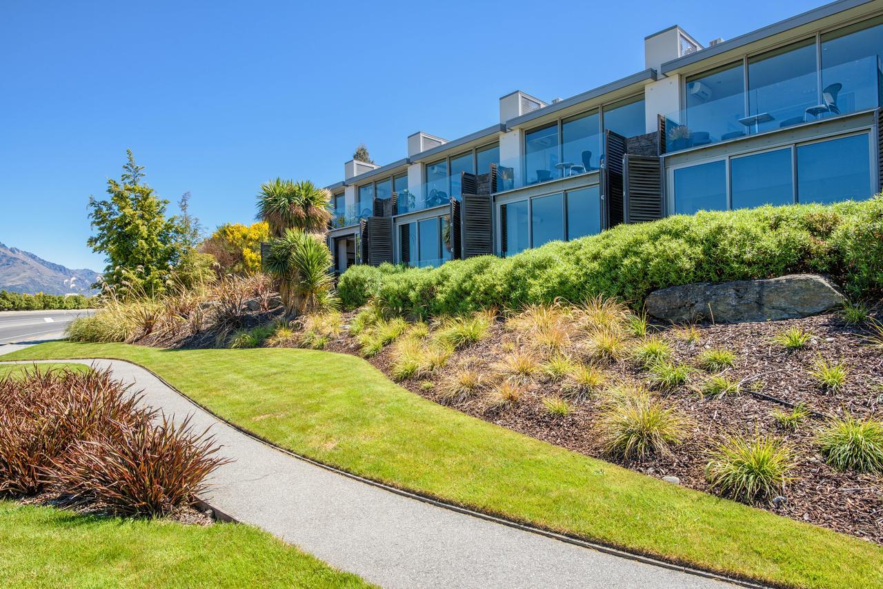Swiss-Belsuites Pounamu Queenstown Exterior foto The Jack's Point clubhouse