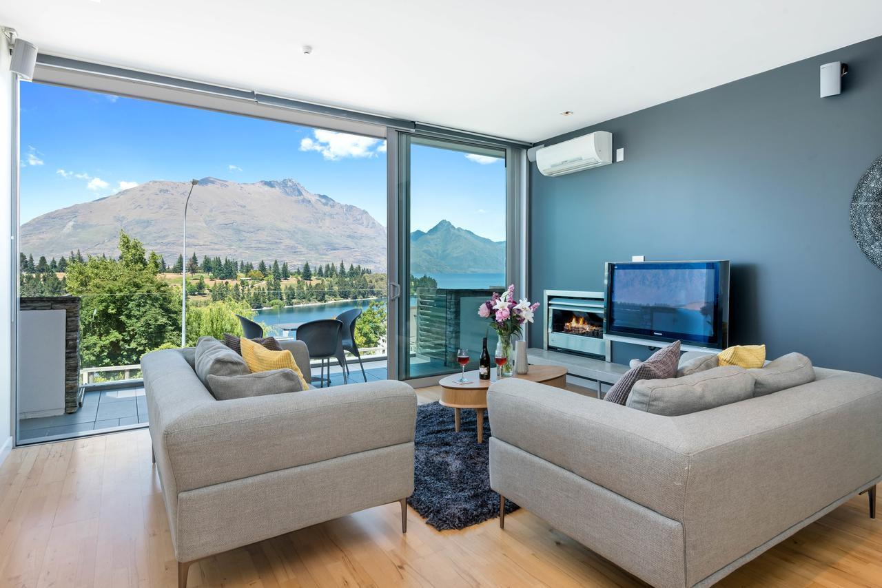 Swiss-Belsuites Pounamu Queenstown Exterior foto A living room in Queenstown, New Zealand