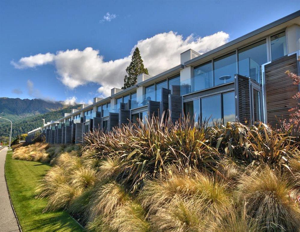 Swiss-Belsuites Pounamu Queenstown Exterior foto The Jack's Point clubhouse